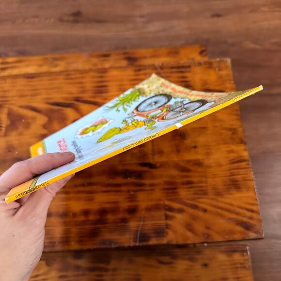 Dino Tales: Dinosaurs Divorce A Guide For Changing Families Paperback Book - Picture 7 of 7